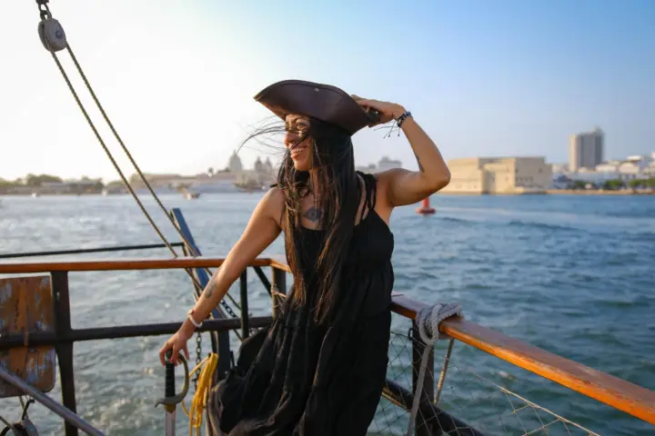 Cartagena: tour a pie y recorrido en barco pirata al atardecer