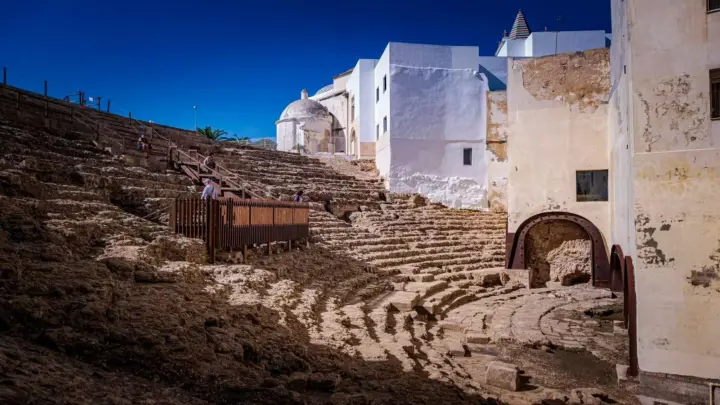 TAPECA | El Teatro Romano de Cádiz: 2.000 años de historia bajo tus pies.