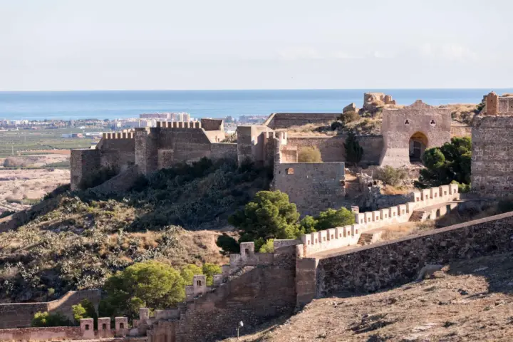 Desde Valencia: excursión Sagunto romano con entradas al castillo y teatro