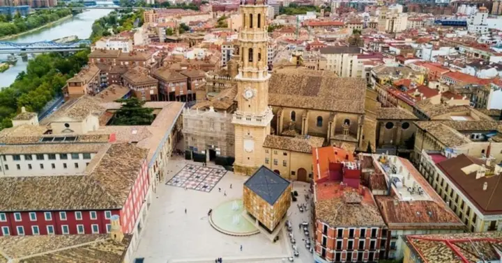 Zaragoza : Must-See Attractions Walking Tour