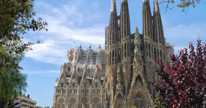 Barcelona: tour sin colas a la Sagrada Familia con guía