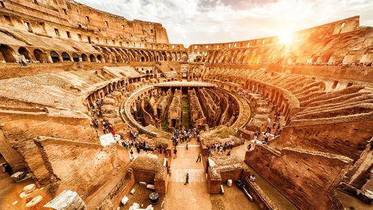Coliseo, Foro Romano y Colina Palatina con visita a pie por la ciudad