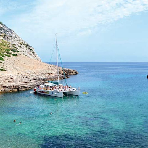 Crucero en catamarán por Mallorca con comida/cena y snorkel
