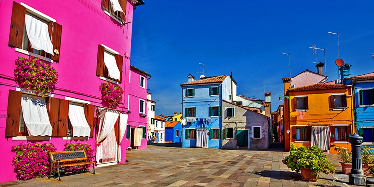 Murano y Burano: Excursión en Barco en Grupo Reducido + Demostración de Soplado de Vidrio y Encaje