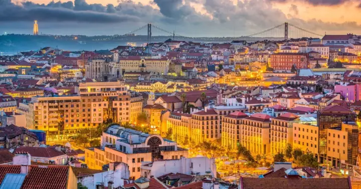 Alfama: Paseo en Tuk Tuk por las atracciones del barrio más icónico de Lisboa