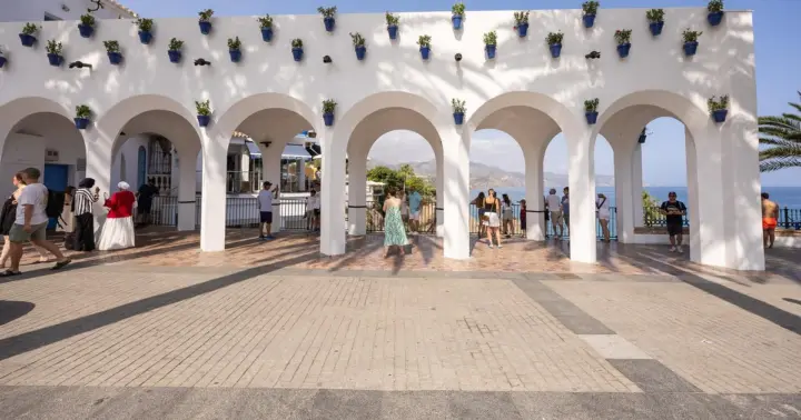 Nerja, Frigiliana y El Acebuchal: Tour semiprivado de día completo