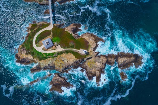 Excursión a la playa de Las Catedrales, Isla Pancha y Asturias desde Santiago