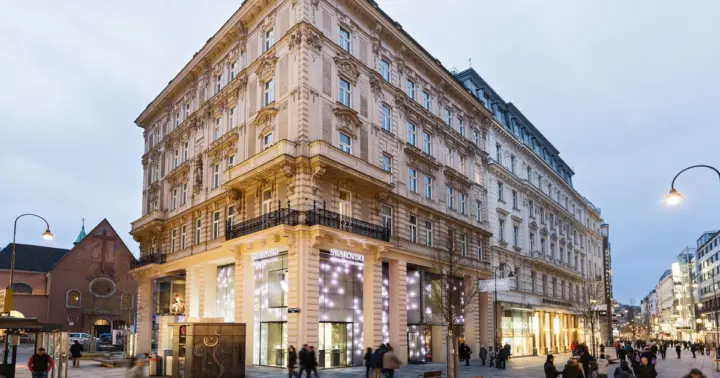 Swarovski Vienna: Crystal Expert Welcome & Gift