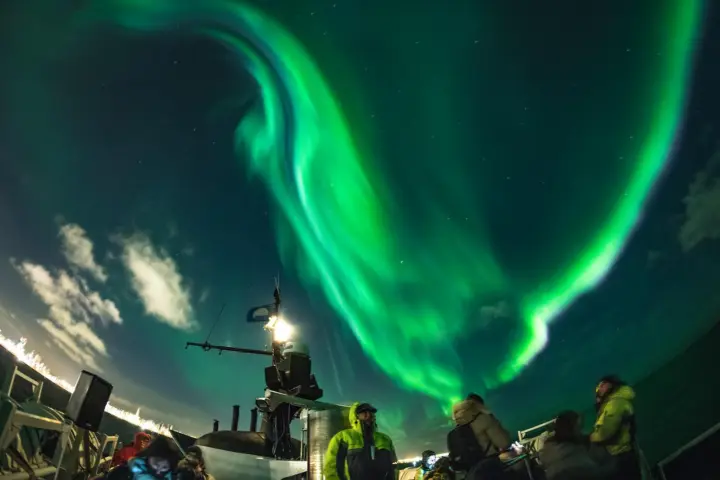 Reykjavik: Northern Lights Guided Boat Tour with Photos