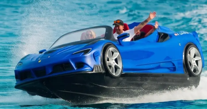 Barcelona: Paseo en Jetcar 150cv con Audio Bluetooth y Aperitivo Incluido