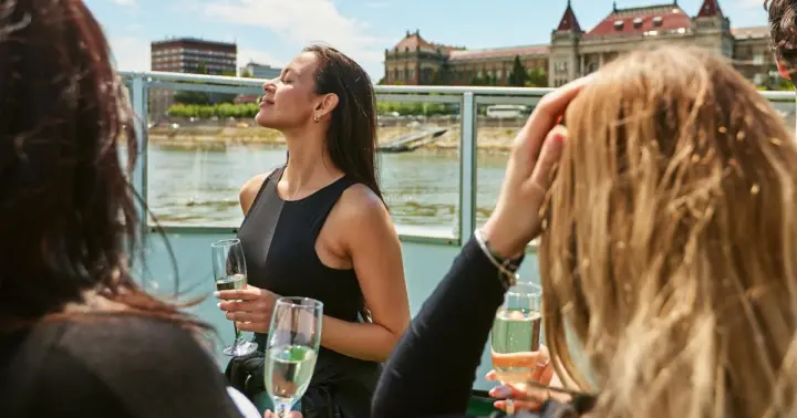 Budapest: Crucero por el Danubio con Audioguía y Terraza Panorámica