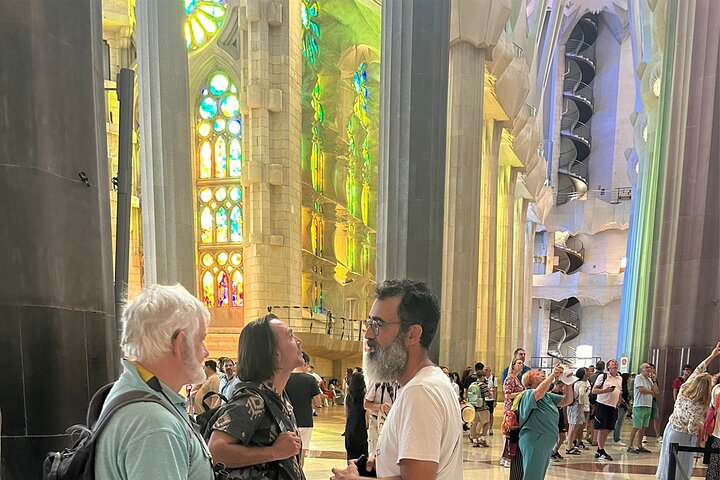 Luces y Sombras de la Sagrada Familia Con Entrada Y Guía