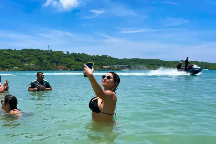 Cartagena: tour of the islands with snorkeling, lunch and plankton activity