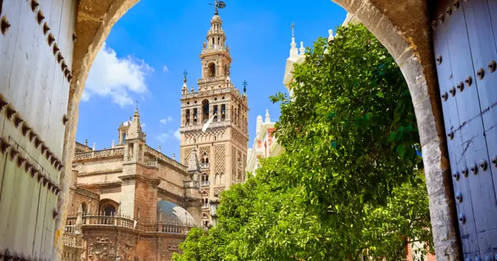 Sevilla: Catedral, Giralda y Alcázar Tour guiado