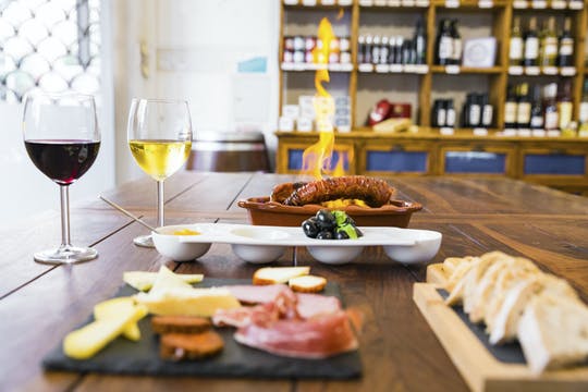 Recorrido a pie por la gastronomía y el vino de Lisboa