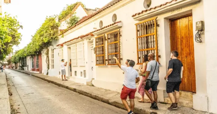 Cartagena: Hidden Streets & Architecture Photo Spots Tour