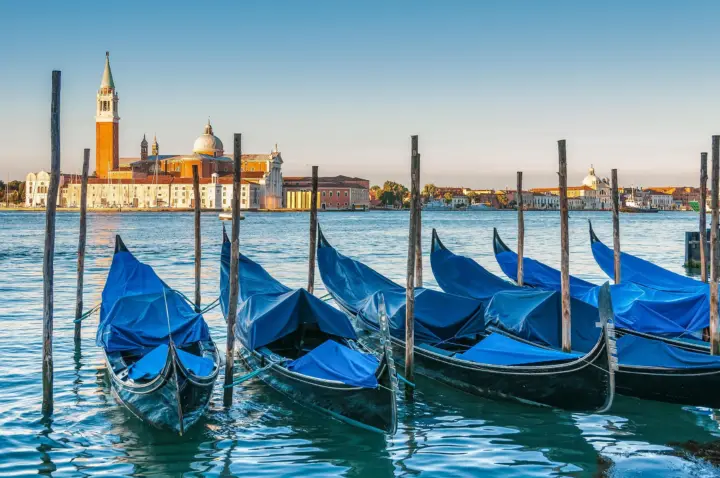 Land and Lagoon - Walking Tour and Gondola Ride