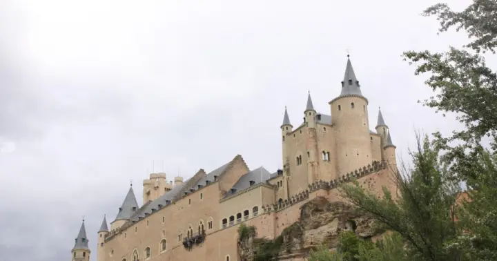 Madrid: 1 día en Ávila y Segovia con tickets para monumentos