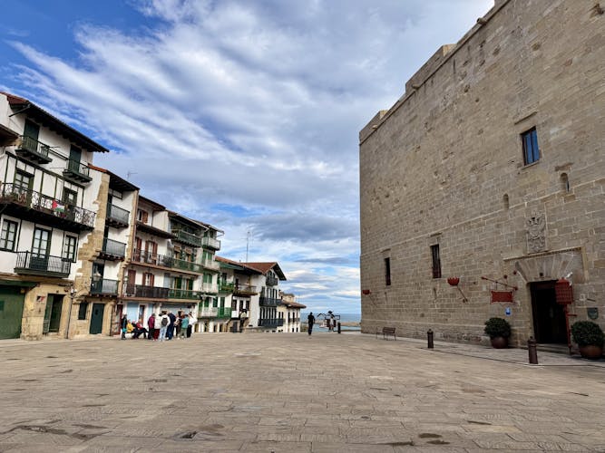 Visita compartida al Casco Antiguo y Puerto Deportivo de Hondarribia