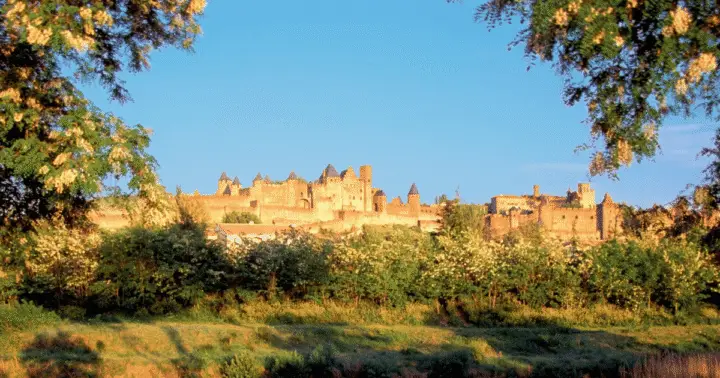 Barcelona: Tour Carcassonne & Dali