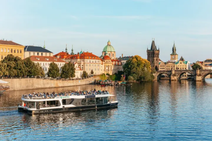 Praga: Crucero Nocturno por el Moldava con Buffet