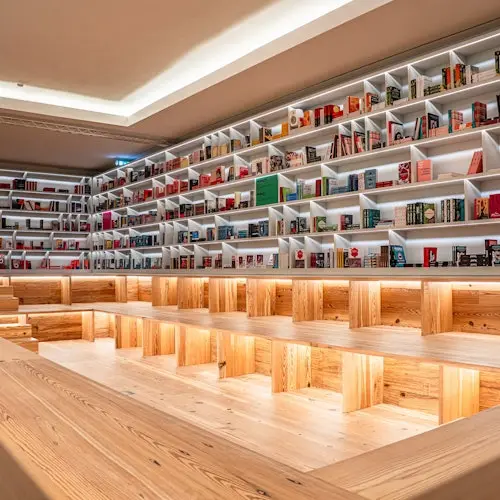 Livraria Lello Oporto: Exposición «A4» de Ai Weiwei