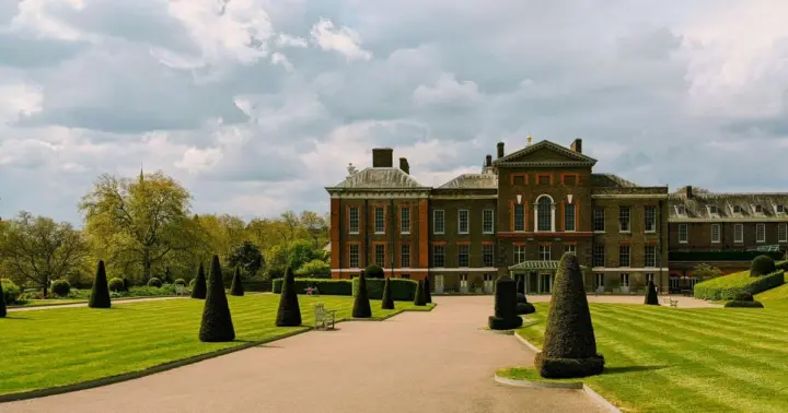 Kensington Gardens and Kensington Palace Tour