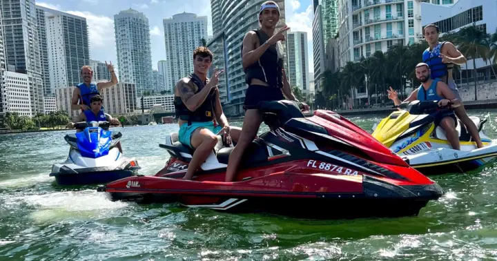Miami: aventura en moto acuática con paseo en barco gratis