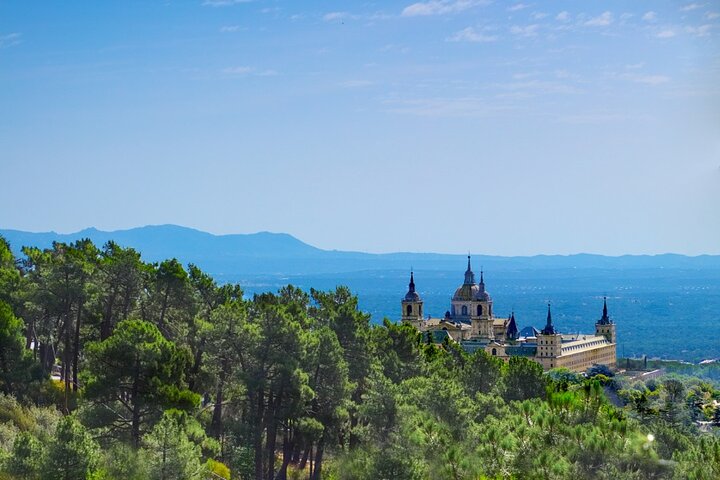 Escorial y Basilica del Valle Medio día desde Madrid