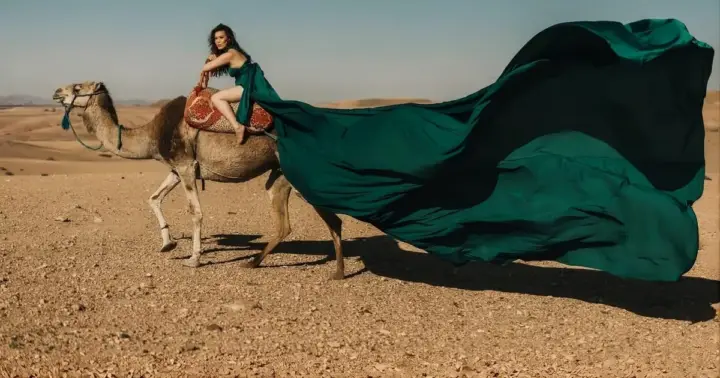 Marrakech: sesión de fotos con vestido volador en el desierto de Agafay