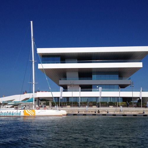 Valencia: Paseo en barco + Paella + Bebida