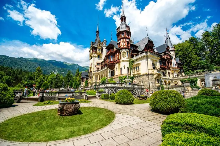 Visita guiada de Bucarest al castillo de Drácula, el castillo de Peles y Brasov