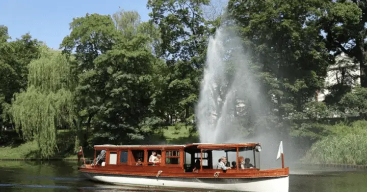 Old Town Walking Tour & Canal Boat Experience
