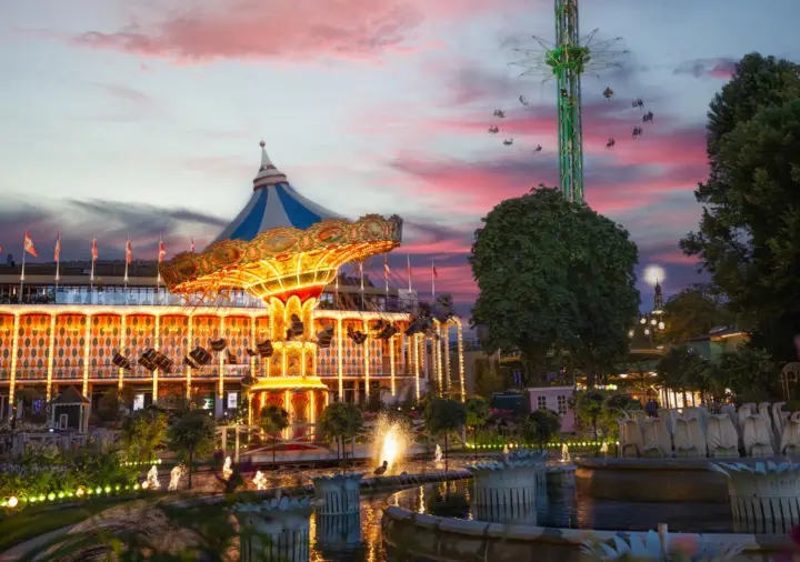 Copenhague: entrada a los jardines de Tívoli, pase de atracciones y comida Easy-Food