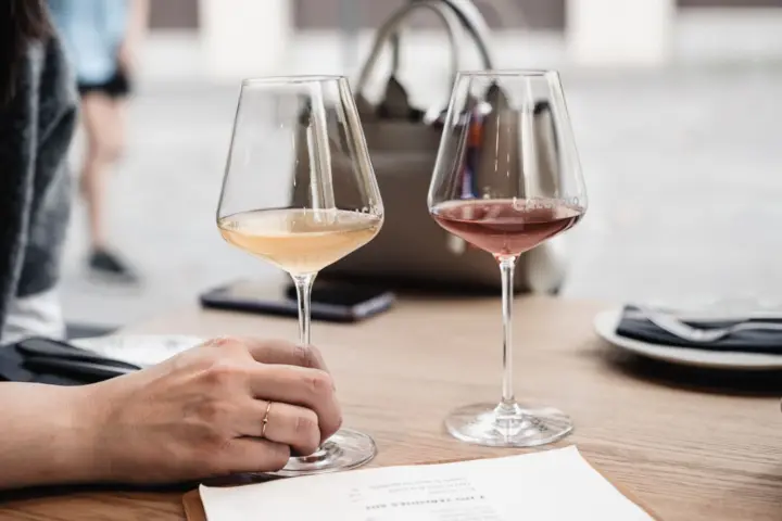Bilbao: Cata guiada de 5 Vinos locales y 5 pases
