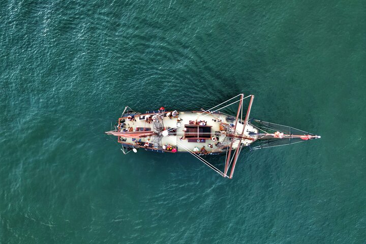 Premium Pirate Beach Adventure, Columpio de cuerda en mar abierto, Bebidas + Almuerzo