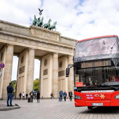 Berlín: Pase combinado de 24 horas en autobús y Museo de la RDA
