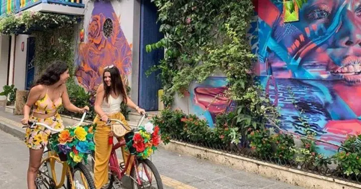 Tour histórico en bici por Cartagena con degustación de sabores típicos