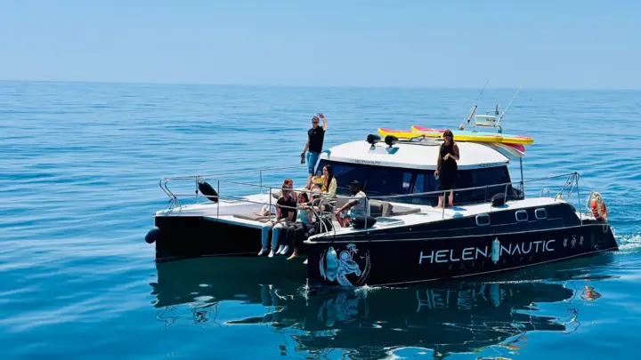 Benalmádena Tour en Catamarán: Degustación Tapas, Bebidas, Baños & Delfines