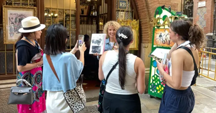 Barcelona: Picasso Walking Tour & Guided Museum Experience