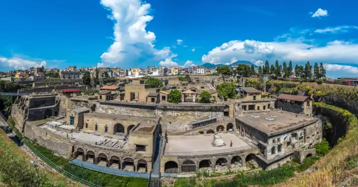 From Naples: Archeological day to Pompeii and Herculaneum