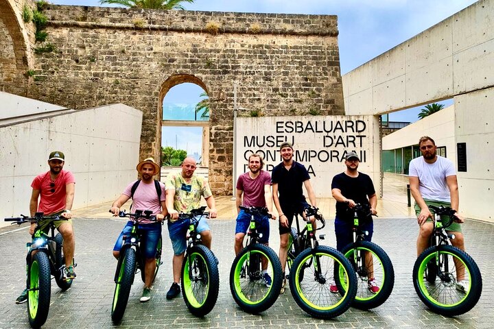 Exclusivo recorrido en bicicleta eléctrica por Fat Tire en Palma