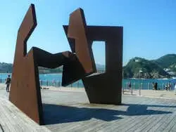 Paseo en catamarán por la costa de San Sebastián