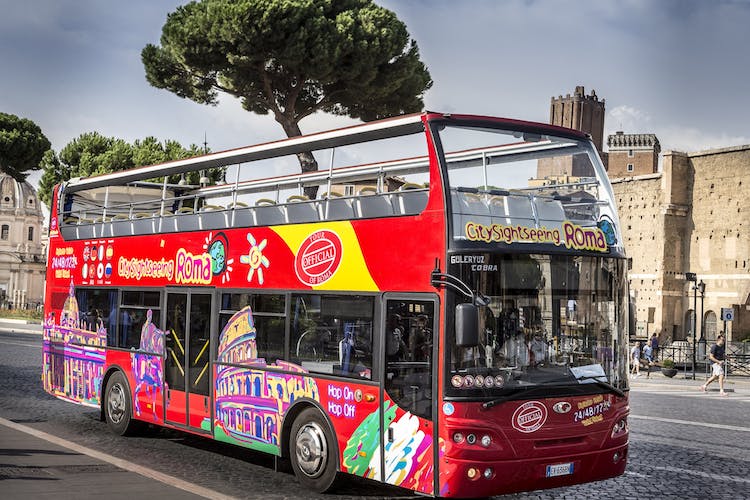 Visita guiada a los Museos Vaticanos y recorrido turístico por la ciudad de Roma en autobús turístico