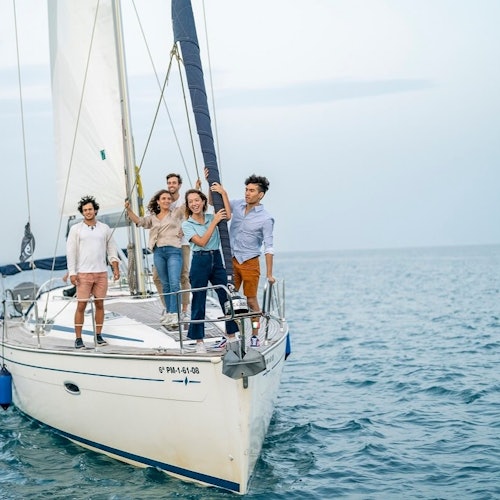 Barcelona: Excursión privada en velero de 2 horas con bebidas y aperitivos