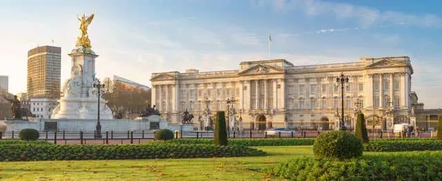 Buckingham Palace & Grounds Tour