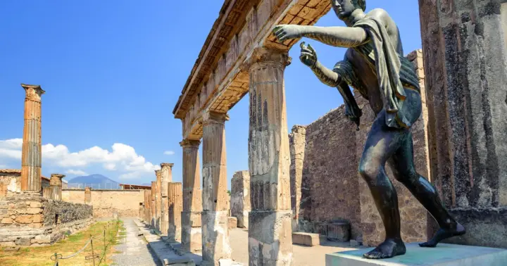 Naples: Round-Trip Shuttle Bus to Pompeii