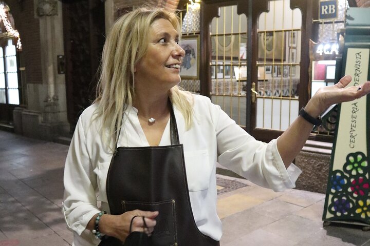 Tour de café y arte a pie por el Barrio Gótico, Guía Oficial