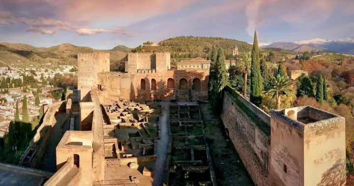 Alhambra: tour privado completo con guía oficial y entradas