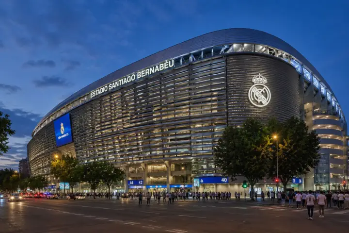 Visita privada al Estadio Santiago Bernabéu con guía experto en arte